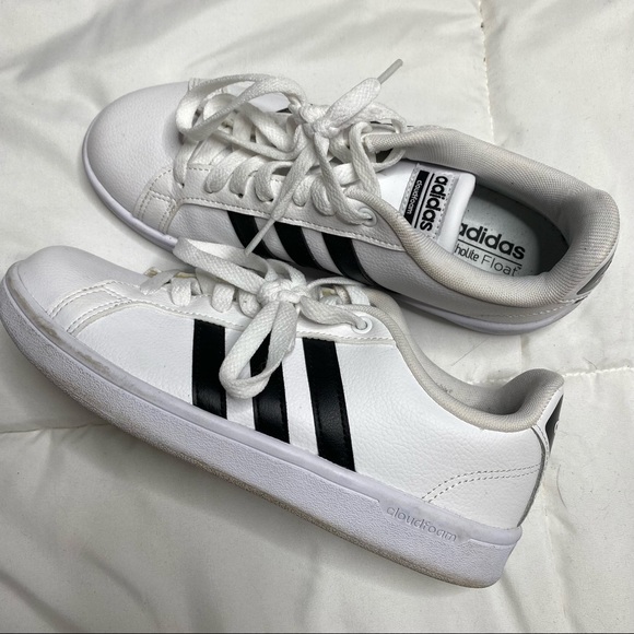 Adidas Cloudfoam Superstars - Picture 2 of 7